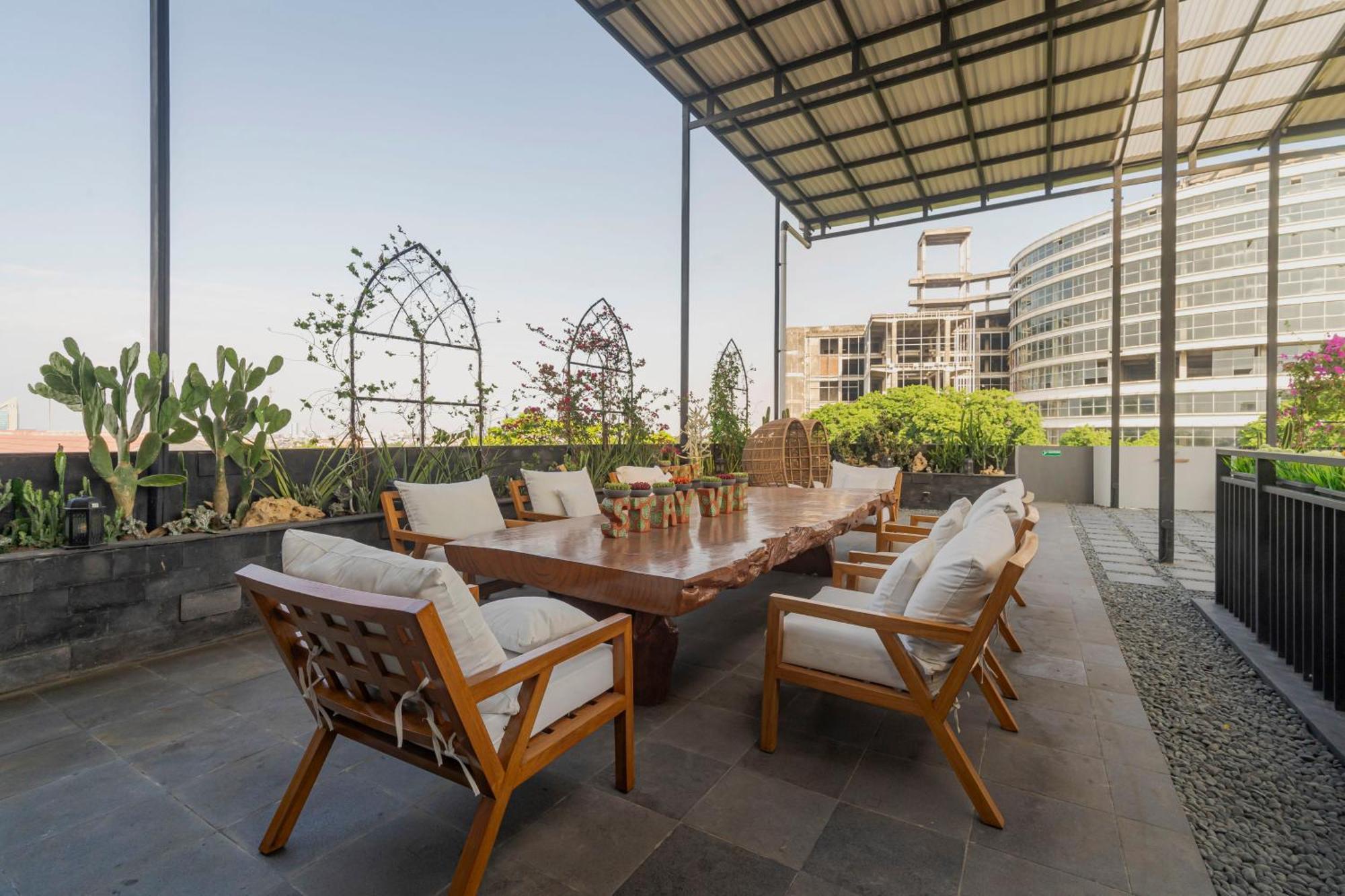 Stay.Vie Hotel Сурабая Екстериор снимка