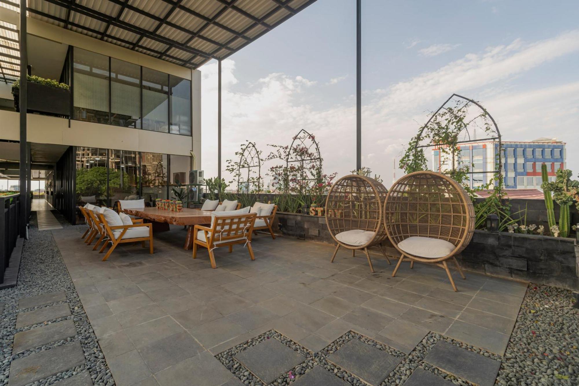 Stay.Vie Hotel Сурабая Екстериор снимка