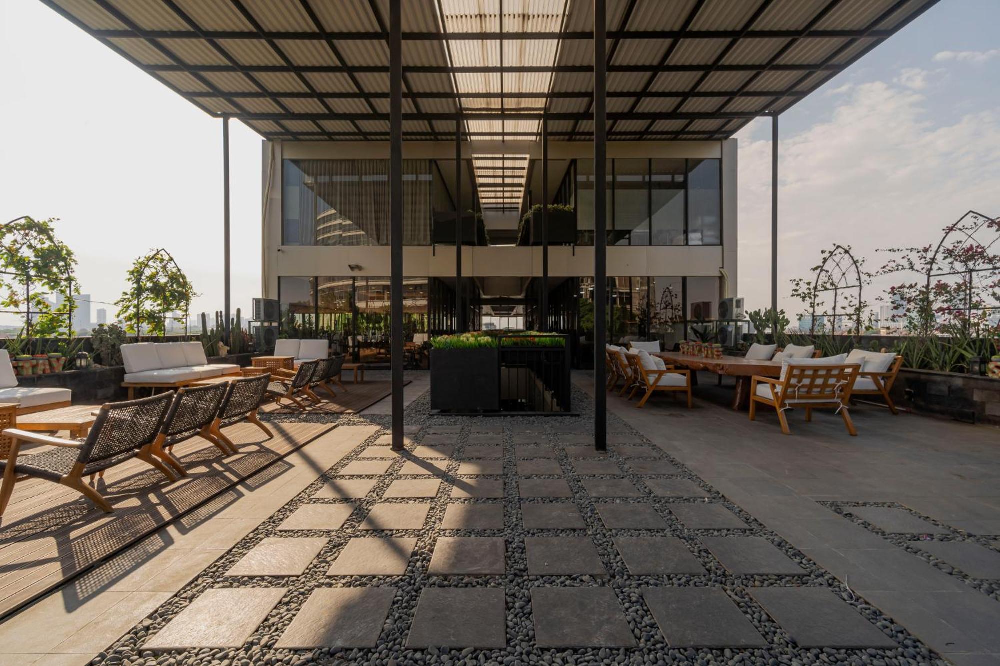 Stay.Vie Hotel Сурабая Екстериор снимка