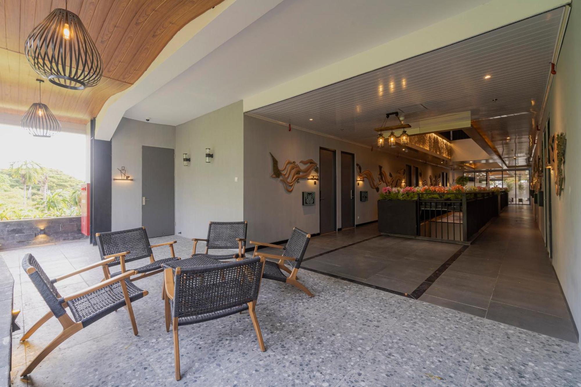 Stay.Vie Hotel Сурабая Екстериор снимка