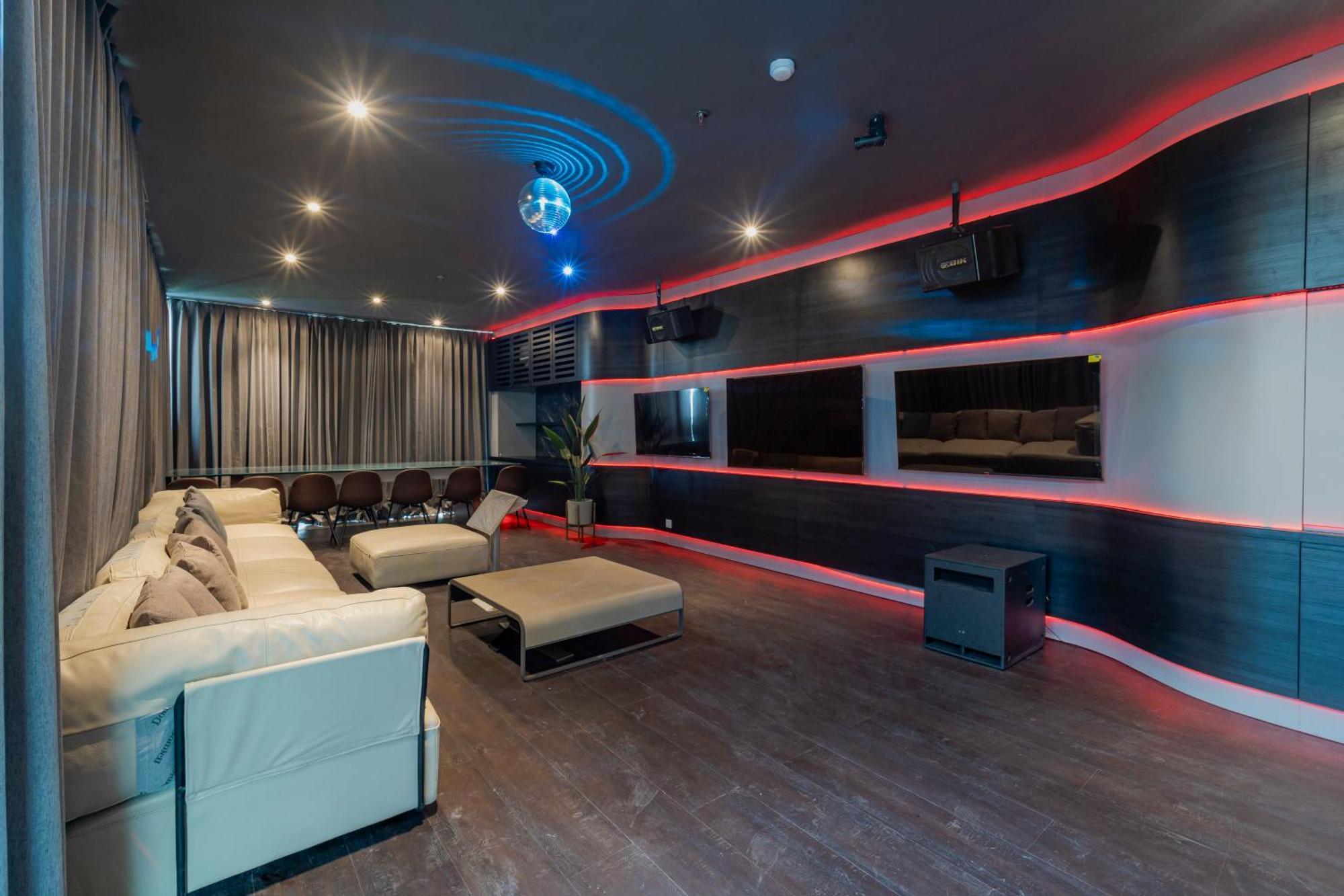 Stay.Vie Hotel Сурабая Екстериор снимка