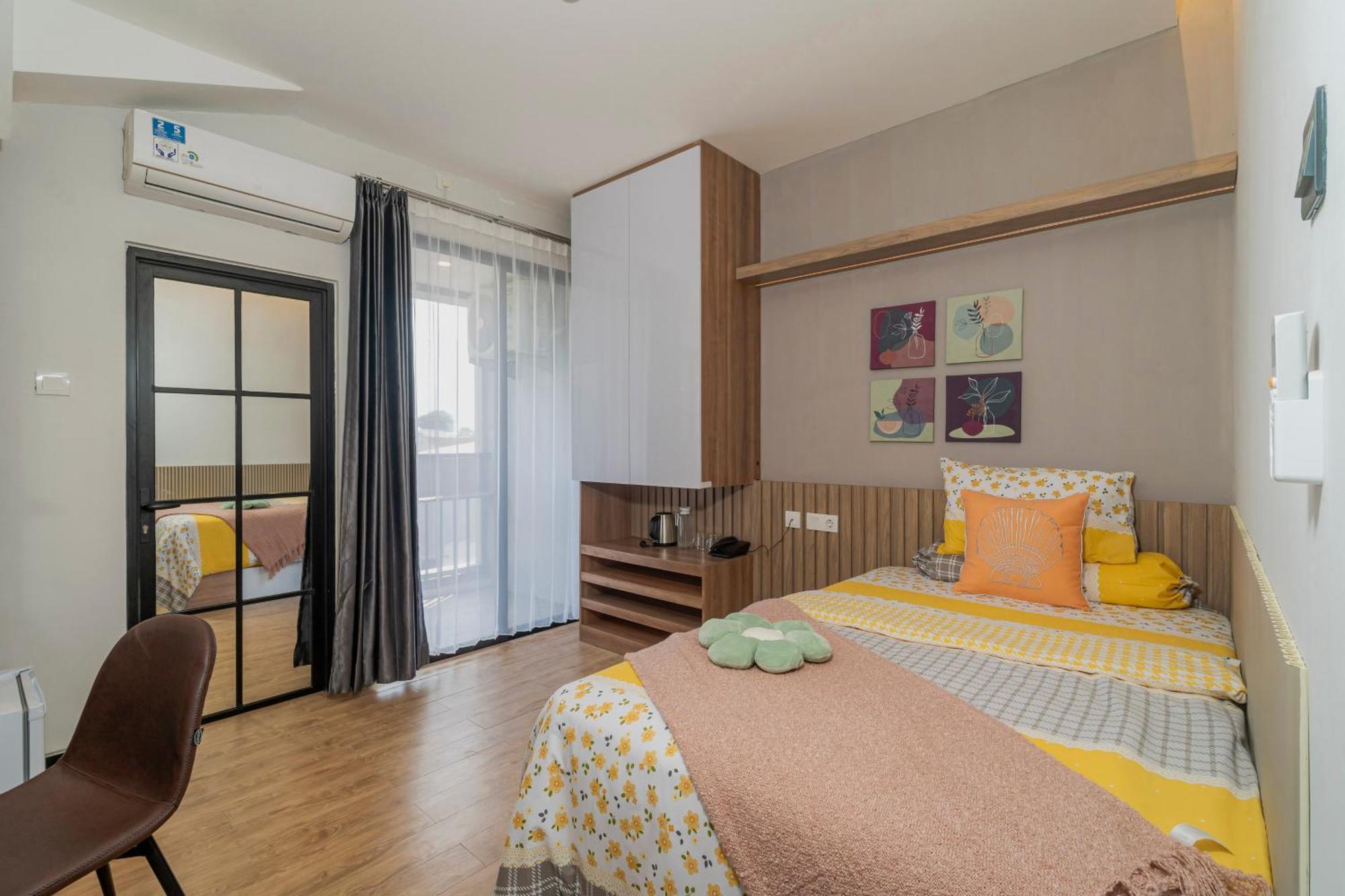 Stay.Vie Hotel Сурабая Екстериор снимка
