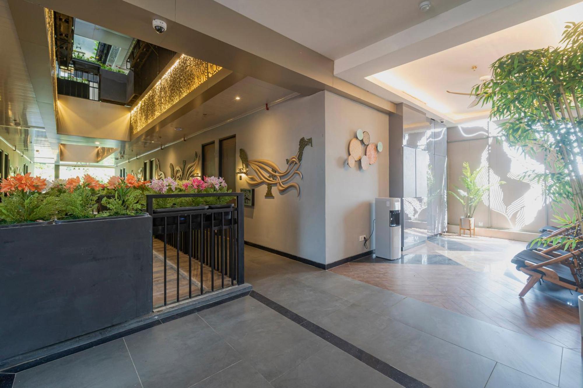 Stay.Vie Hotel Сурабая Екстериор снимка