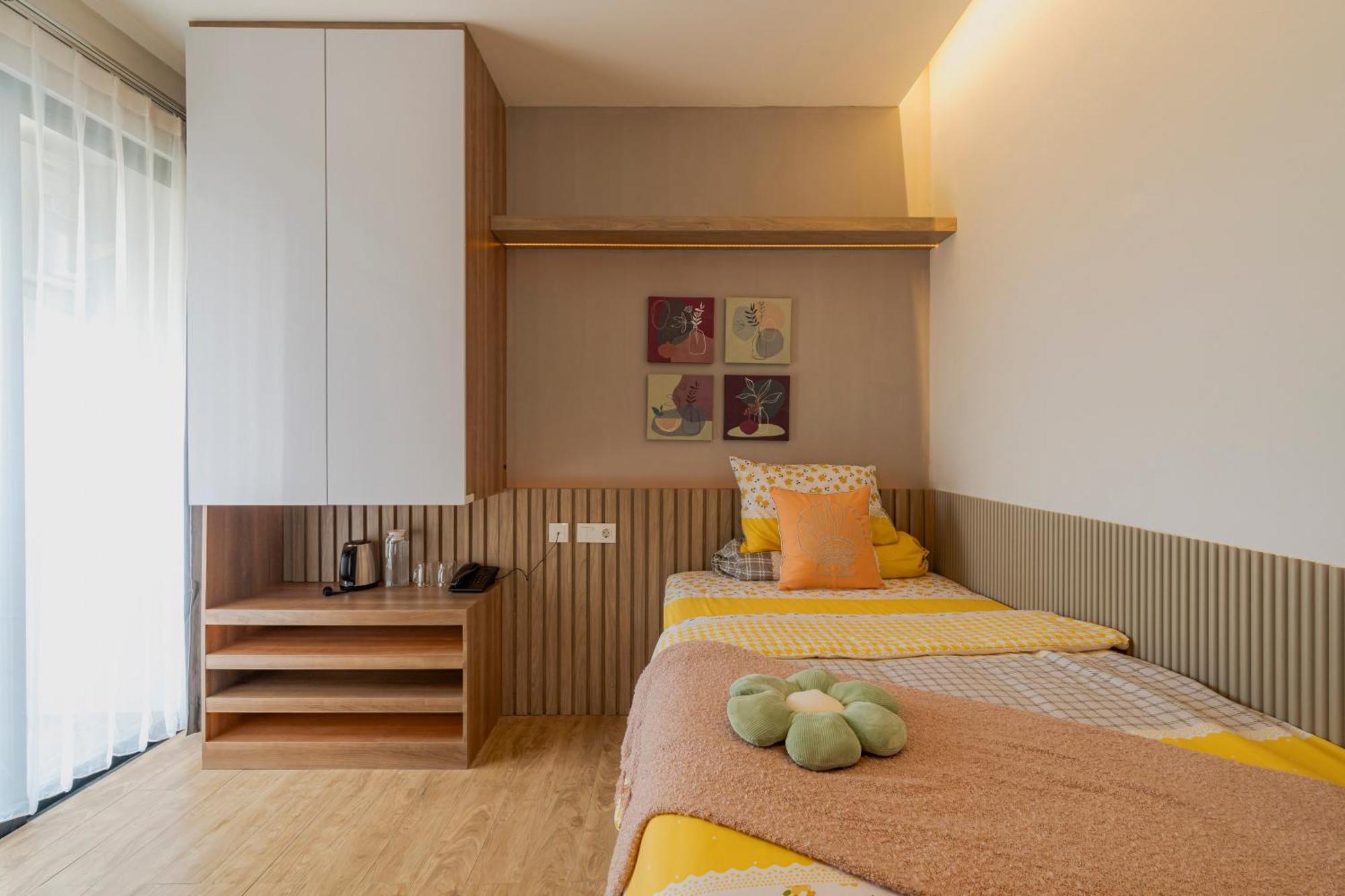 Stay.Vie Hotel Сурабая Екстериор снимка