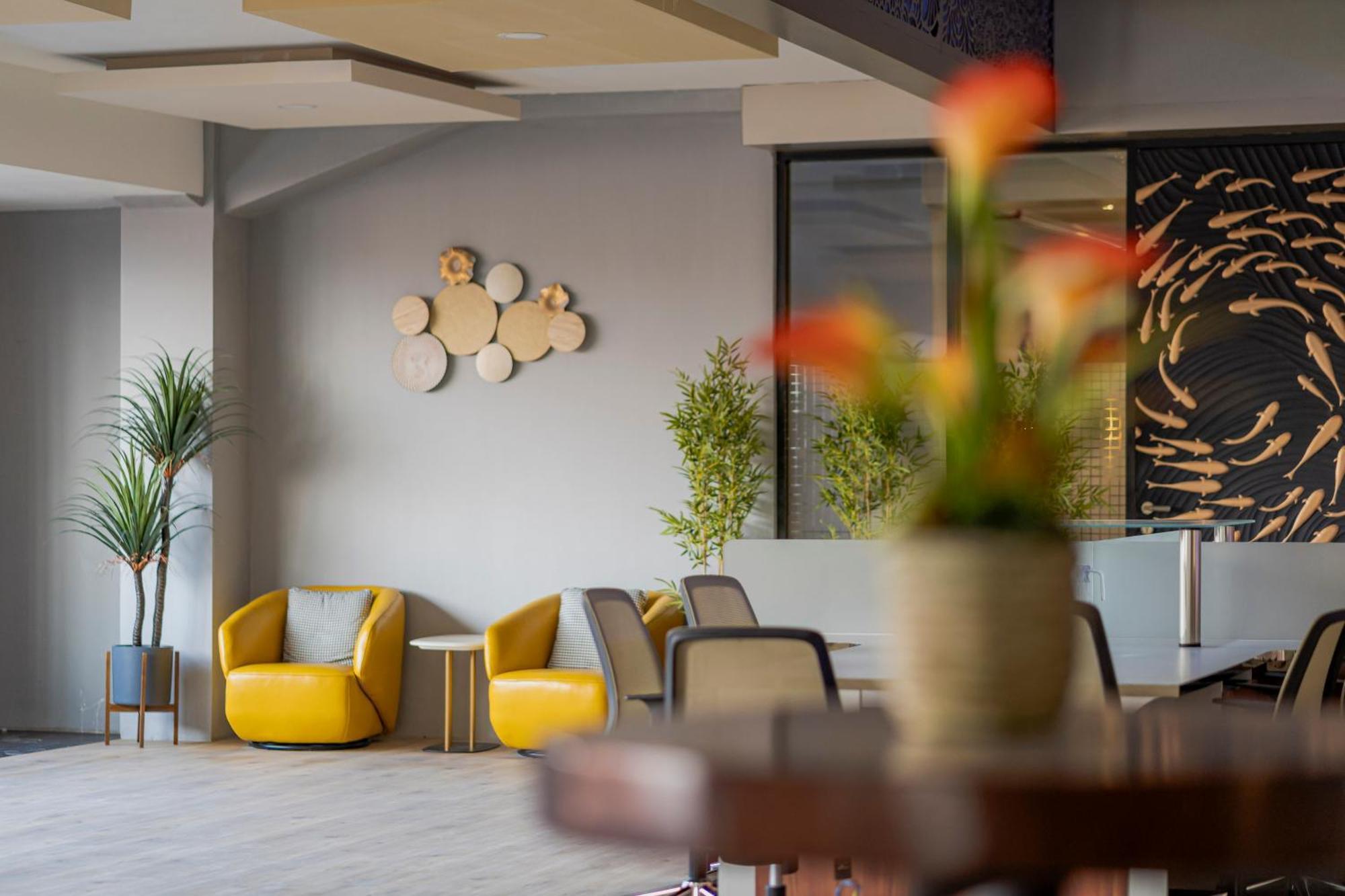 Stay.Vie Hotel Сурабая Екстериор снимка