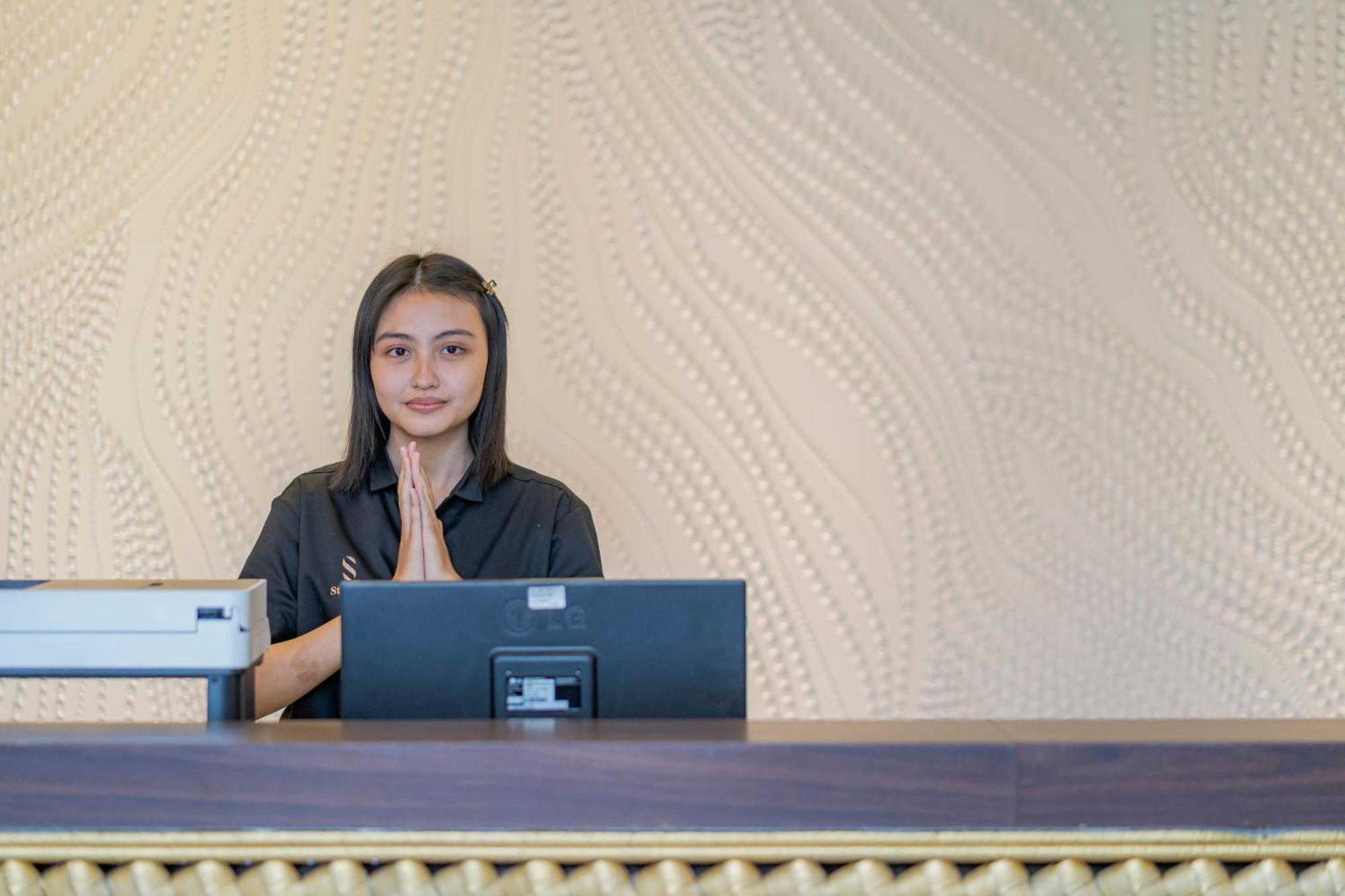 Stay.Vie Hotel Сурабая Екстериор снимка